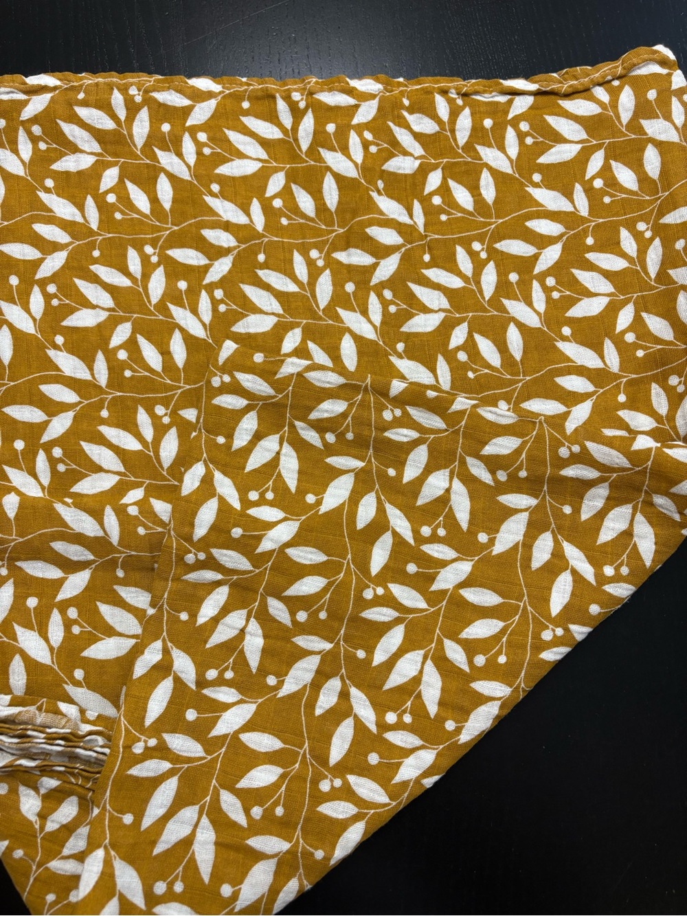 ⭐️2/$13.00⭐️ Large Muslin Swaddle Blanket in Tan & White - Picture 2 of 3